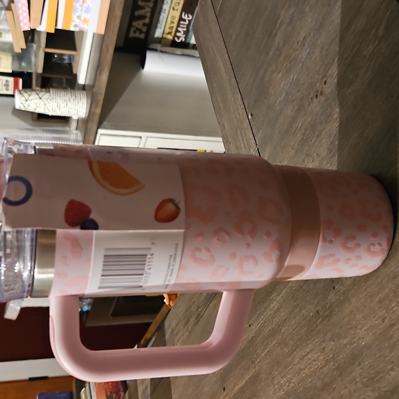 Cirkul Pink Leapord Print Travel Tumbler - Picture 2 of 3